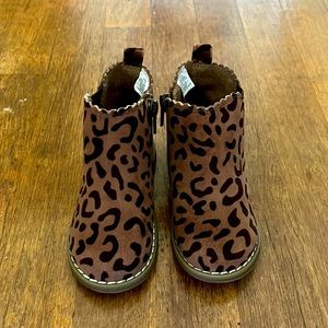 GAP kids size 7 girls leopard bootie! Light worn- wear on bottom ONLY